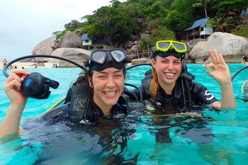 PADI Open Water Diver сourse in Koh Tao Island - confined water session on the beach in Koh Nang Yuan Island